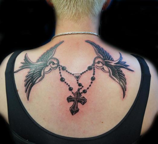 Zwaluw ketting kruis swallow chain cross tattoo