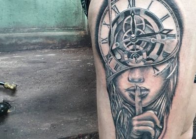 Realistic woman/clock tattoo